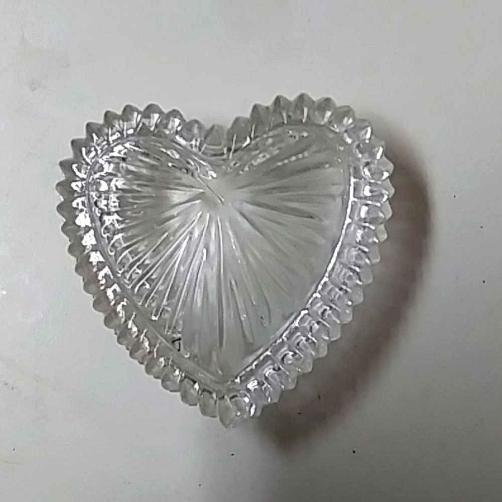 Lead crystal tiny heart shaped jewelry box